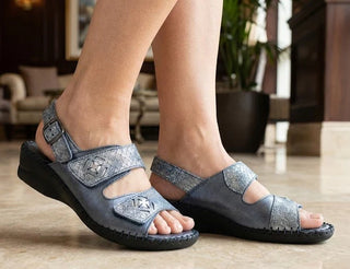 La Plume Dusty Sandal - Navy